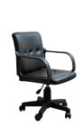 เก้าอี้หนังกลับสีดำเก้าอี้สำนักงานด้านหลังกลางมีที่เท้าแขนไนลอน 8.6KG